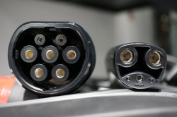 1920px-Tesla-charging-iec-type-2-outlet-tesla02-outlet-730x485